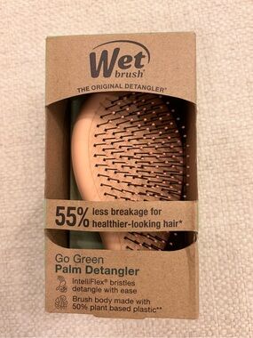 NWT/Wet Brush Go Green Palm Detangler